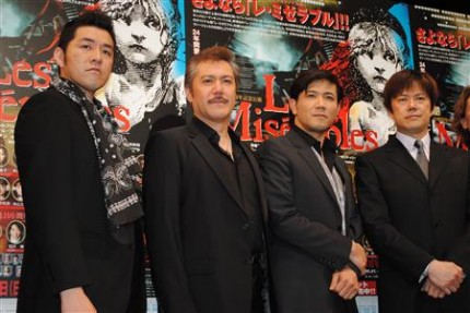 レ・ミゼラブル、歴代キャストが大集合！ “キャスト全員と一緒に歌う