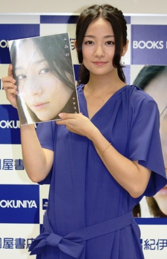 木村文乃、ファースト写真集『ふみの』を発売 「百二十点の一冊に