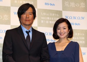 豊川悦司（左）と鈴木京香
