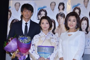 （左から）吉田栄作、田中麗奈、秋吉久美子 