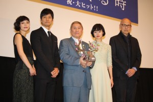 （左から）小山田サユリ、西島秀俊、ビートたけし、忽那汐里、ウェイン・ワン監督