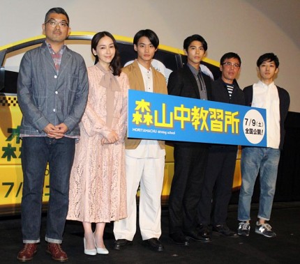 （左から）豊島圭介監督、麻生久美子、野村周平、賀来賢人、光石研、真造圭伍氏