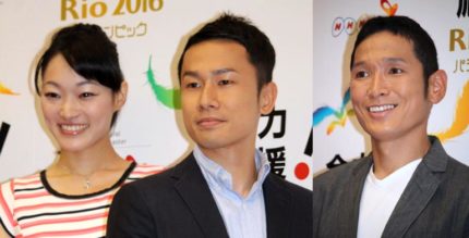 手話キャスターの（左から）貴田みどりさん、板鼻英二さんと早瀬憲太郎さん