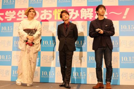 （左から）ＩＫＫＯ、佐藤健、朝井リョウ氏