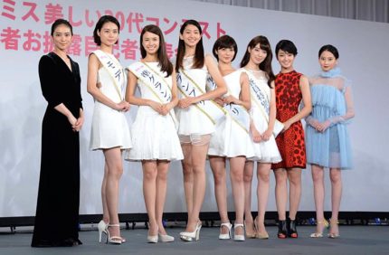 （左から）武井咲、西本有希、中谷モニカ、是永瞳、奥山かずさ、宮本茉由、剛力彩芽、河北麻友子