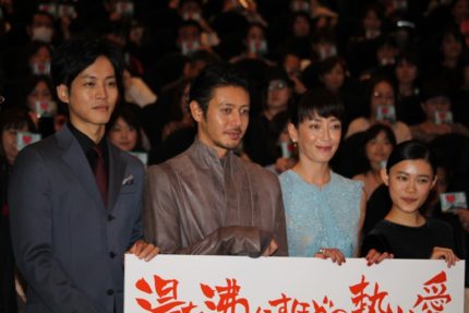 （左から）松坂桃李、オダギリジョー、宮沢りえ、杉咲花