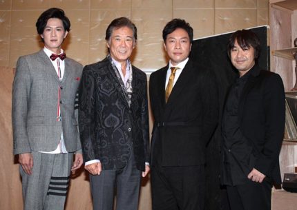 「スルース〜探偵〜」に出演する（左から）新納慎也、西岡徳馬、音尾琢真、演出家の深作健太