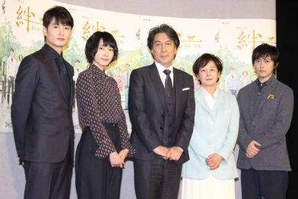 （左から）岡田将生、新垣結衣、役所広司、田中裕子、勝地涼