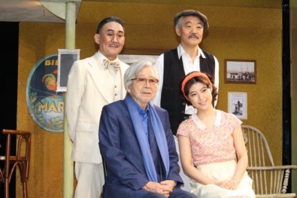 （前列左から）山田洋次監督、瀧本美織、（後列左から）林家正蔵、柄本明